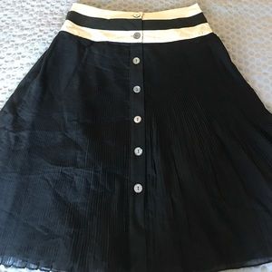 Accordion plait A-line skirt